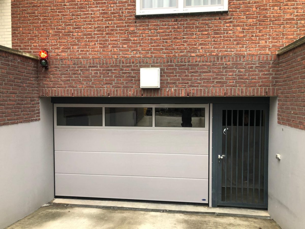 Garagedeur appartementen parking in Baarn