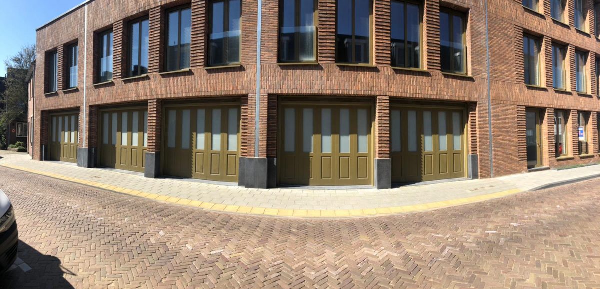 Zijwaarts draaiende garagedeuren in Wassenaar 3