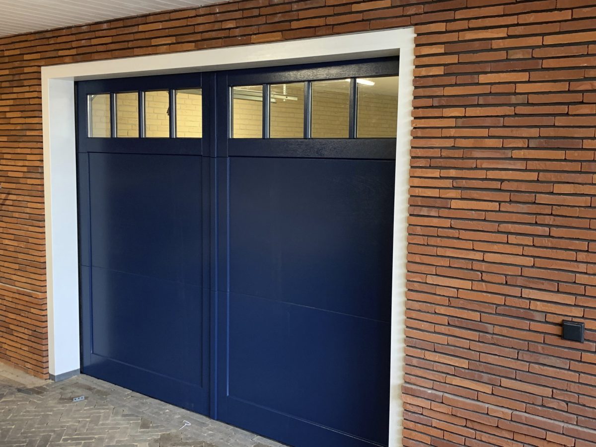 Houten garagedeur in Delden bij Enschede