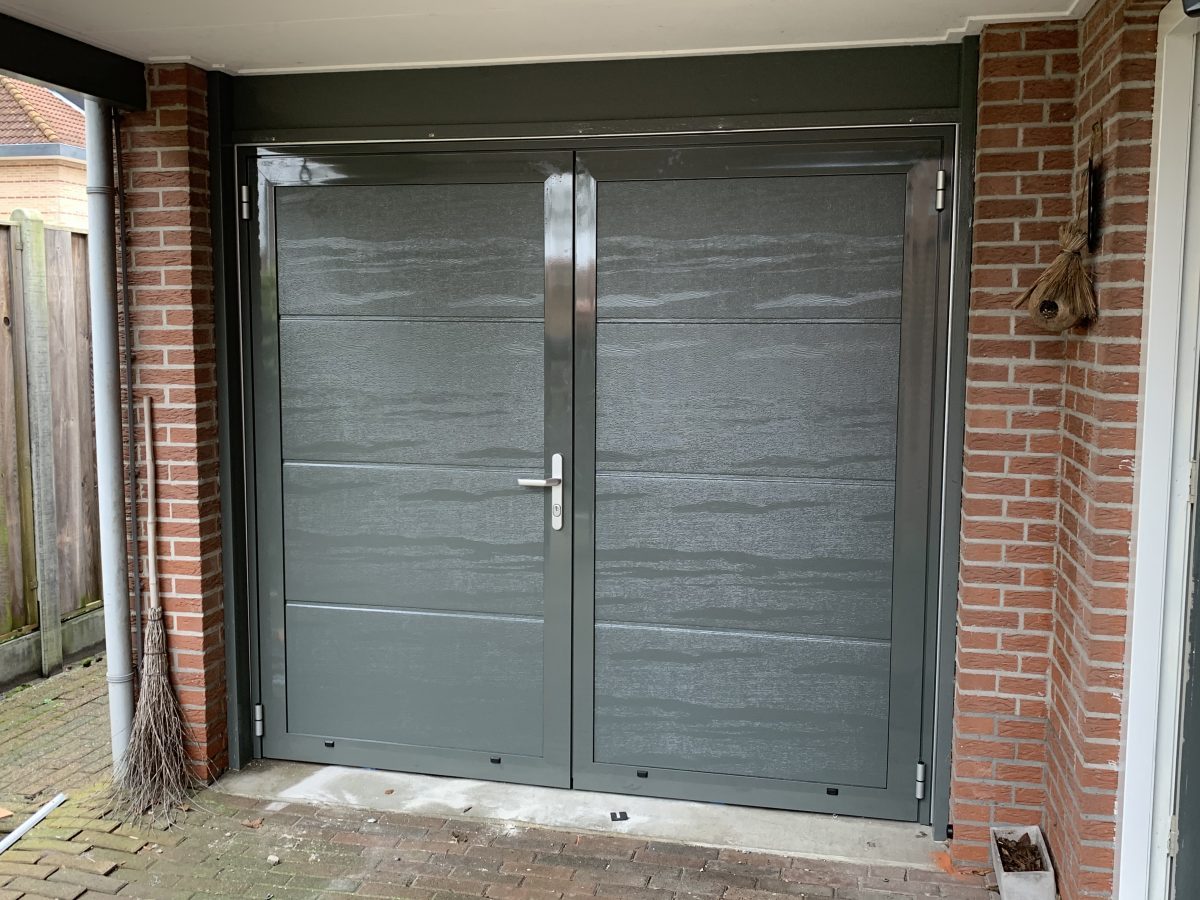 Openslaande garagedeuren in Bunschoten