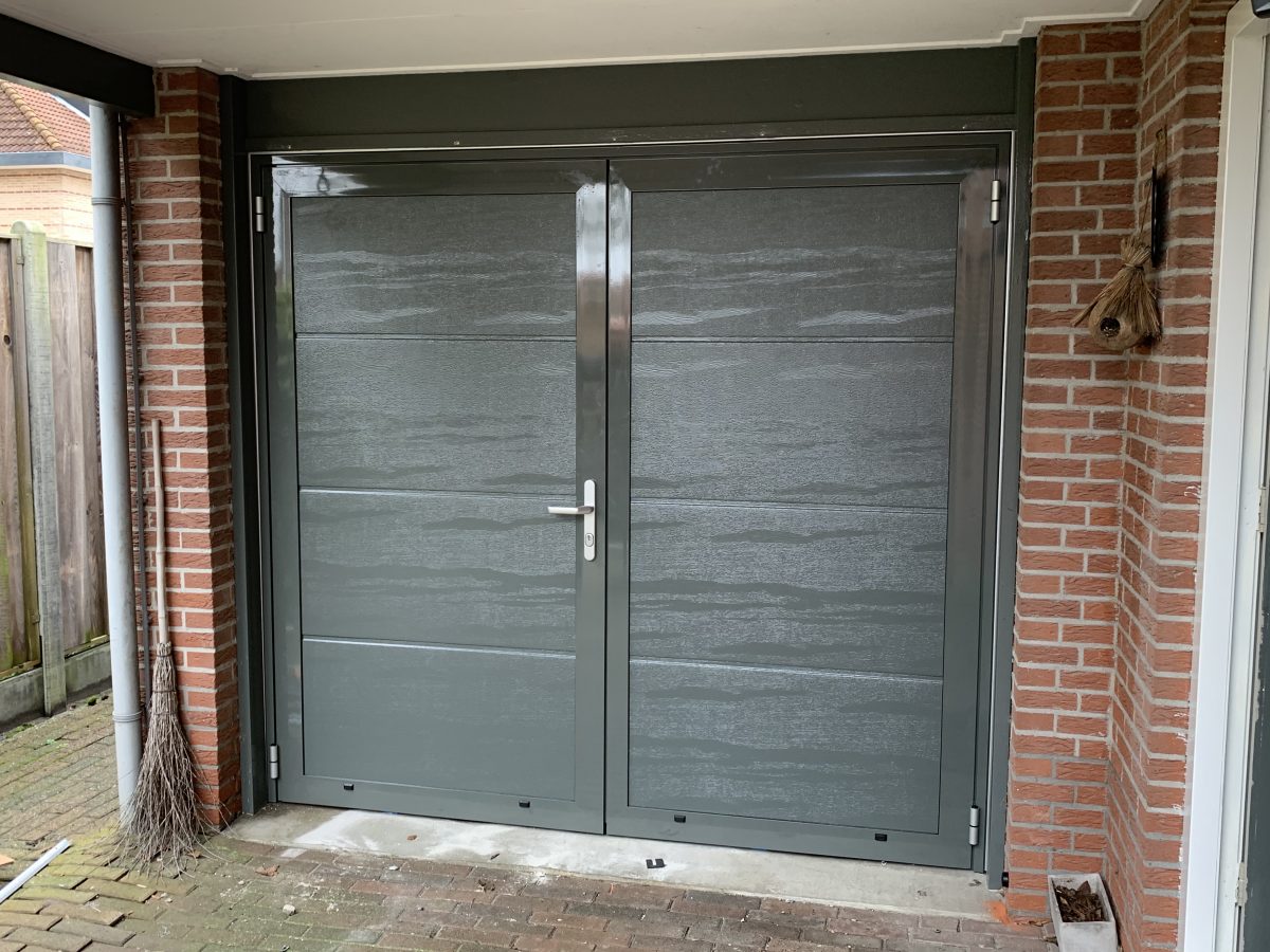 Openslaande garagedeuren in Bunschoten 13