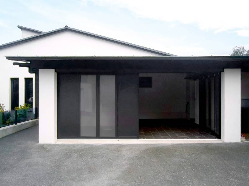 carrousel-aluminium-horizontaal-26 Horizontaal garagedeuren, garagedeuren, garagedeur, centurion, Horizontaal openende garagedeuren, Op maat gemaakt, Onderhoudsarm, Ruimtebesparend design, Sterk en duurzaam, Elektrisch bedienbaar, Sectionaal garagedeuren, Houten, stalen, aluminium garagedeuren