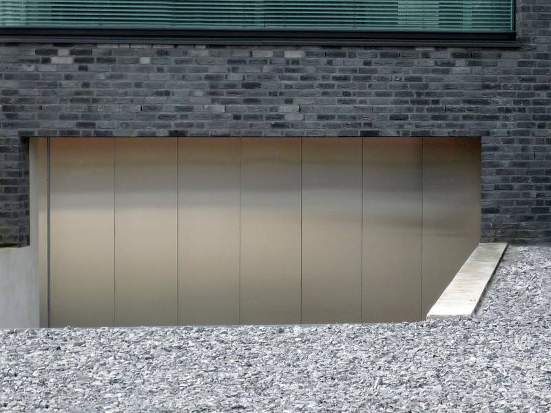 carrousel-aluminium-horizontaal-34 Horizontaal garagedeuren, garagedeuren, garagedeur, centurion, Horizontaal openende garagedeuren, Op maat gemaakt, Onderhoudsarm, Ruimtebesparend design, Sterk en duurzaam, Elektrisch bedienbaar, Sectionaal garagedeuren, Houten, stalen, aluminium garagedeuren