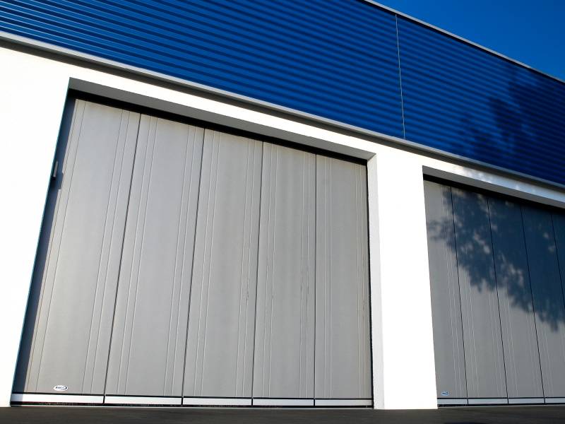 carrousel-staal-horizontaal-3 Horizontaal garagedeuren, garagedeuren, garagedeur, centurion, Horizontaal openende garagedeuren, Op maat gemaakt, Onderhoudsarm, Ruimtebesparend design, Sterk en duurzaam, Elektrisch bedienbaar, Sectionaal garagedeuren, Houten, stalen, aluminium garagedeuren